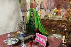 Vietnam: le culte des déesses-mères, entre rituels, offrandes et processions