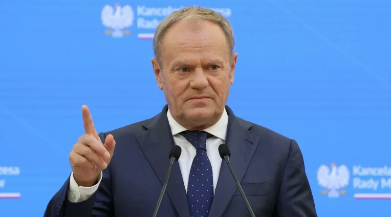 Pologne : Donald Tusk adopte une position conservatrice sur l'immigration et l'avortement