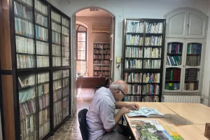 À Alep, la bibliothèque spirituelle d'Aziziyé lutte pour sauver des vies grâce aux livres.