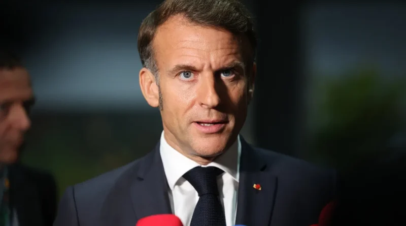 Macron à Toulouse : enjeux des réseaux sociaux, stratégie spatiale et tensions avec les agriculteurs