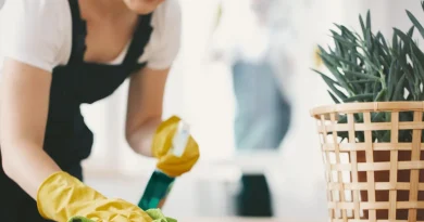 Agents de nettoyage : exposition aux produits chimiques, horaires décalés et risques de maladies