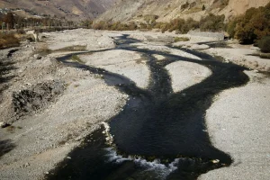 « Il est presque impossible de remplir un verre d’eau à Téhéran » : en Iran, la capitale à court d’eau