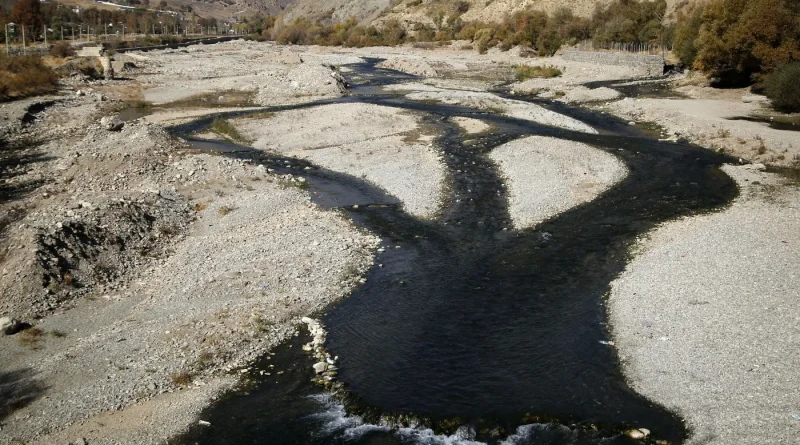 « Il est presque impossible de remplir un verre d’eau à Téhéran » : en Iran, la capitale à court d’eau