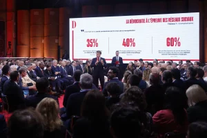 Emmanuel Macron propose une « résistance » face à la guerre des algorithmes