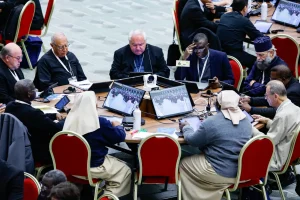 Rapports intermédiaires des groupes de travail sur la place des femmes et la gouvernance au Synode