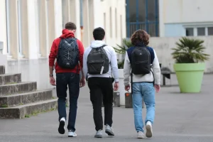 « Citoyens de seconde zone » : 66 % des jeunes se sentent exclus du débat public