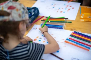 Violences sexuelles : le processus de recrutement des animateurs encadrant les enfants