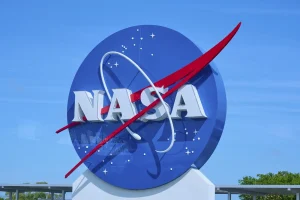 Trois astronautes européens, dont un Français, s'engagent dans les missions lunaires de la NASA.