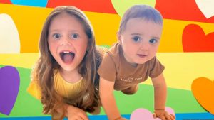 24 HEURES de BABY-SITTING avec mon COUSIN ! 😱