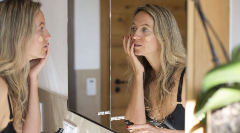 Maquillage : éviter l'effet plâtre lors de l'application du fond de teint