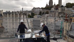 Couvreur : un métier en forte demande qui touche le ciel sans perdre le sol