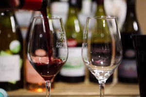 Beaujolais nouveau 2025 : notre sélection de vins authentiques à déguster