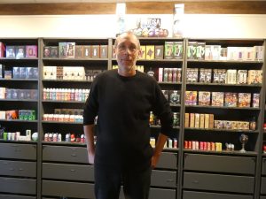 Nouveau commerce à Saint-Hilaire-du-Harcouët : le vapotage se distingue de la cigarette