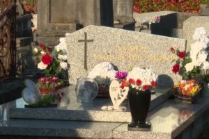 Procès Maylis Daubon : les obsèques d'Enea entre cercueil rouge Louboutin et faux cils