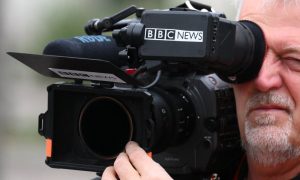 Donald Trump envisage de poursuivre la BBC en justice pour diffamation