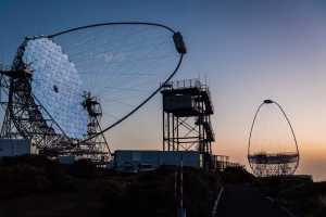 Vidéo : Des télescopes émergent aux Canaries pour détecter les rayons gamma