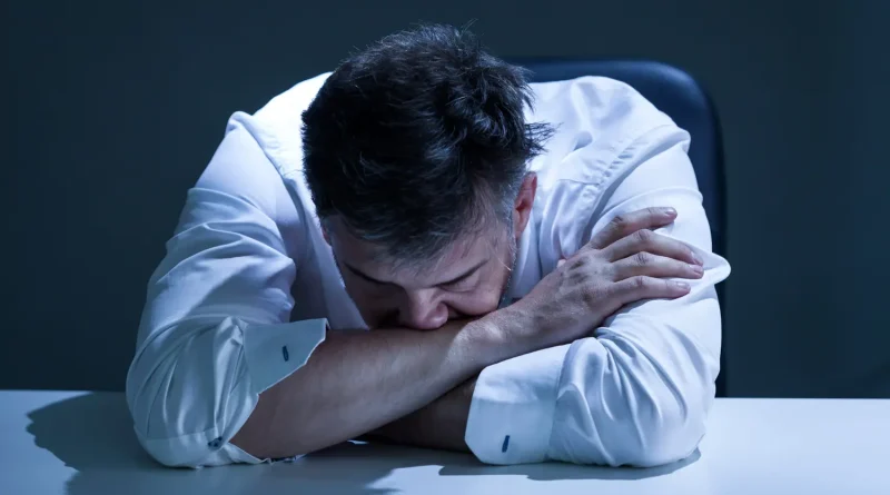 Un salarié accuse son patron de faillite après s'être piqué devant les employés, réclame 115 000 €