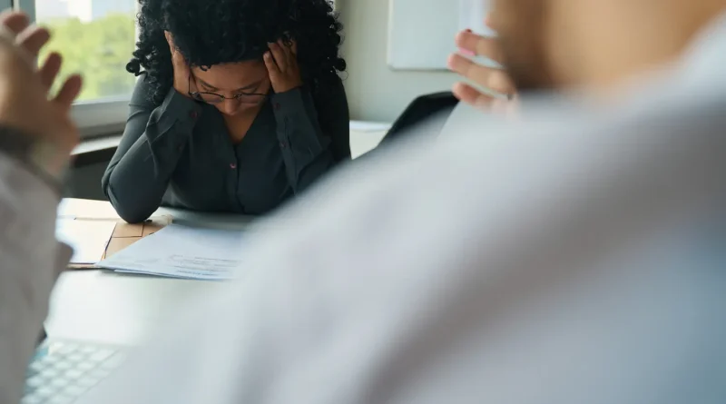 Une recruteuse découvre un malaise inattendu lors d'un entretien avec un candidat