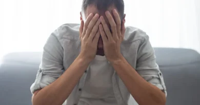 Dénoncé par sa femme, un salarié licencié réclame 140 000 € après un arrêt maladie pour concurrence