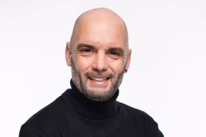 De la casse d'œufs à responsable commercial : découvrez mon salaire mensuel à l'usine