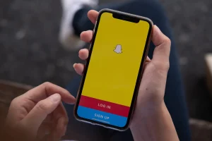 Licencié pour un doigt d'honneur sur Snapchat, il réclame 13 000 € à son employeur : verdict rendu