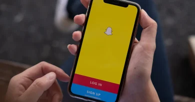 Licencié pour un doigt d'honneur sur Snapchat, il réclame 13 000 € à son employeur : verdict rendu
