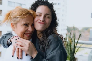 Cette tradition renforce le lien mère-fille à chaque rencontre