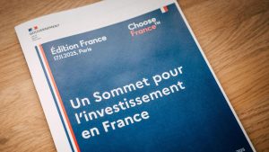 Ambiance surréaliste au sommet Choose France après la question « Ne rien faire ? »