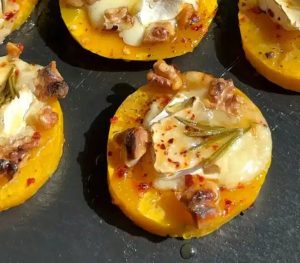 Recette de courge butternut rôtie au camembert et aux noix