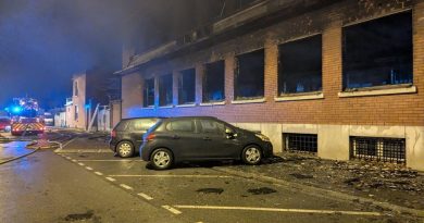 Incendie majeur dans des bureaux abandonnés, volets des riverains fondus