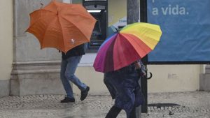 Portugal : la tempête Claudia cause un décès et plusieurs blessés