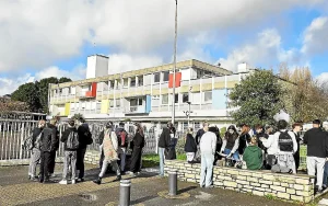 Un élève asperge son professeur avec un extincteur en plein cours au lycée Lesage à Vannes.