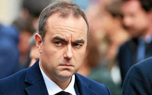 Aides regroupées en une « allocation sociale unique » : projet de loi en décembre, Lecornu