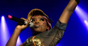 Theodora, artiste française qui raconte le quotidien d’une femme noire et queer