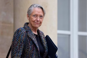 Elisabeth Borne revient à l'Assemblée nationale après le vote sur la suspension de la réforme des retraites