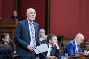 Loi 2 sur les médecins : Vincent Marissal exige la démission de Christian Dubé