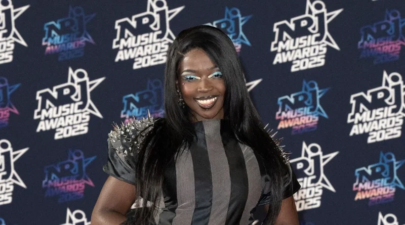 Booba choque avec des propos racistes envers une chanteuse en vogue, qualifiée de 'négresse de maison'