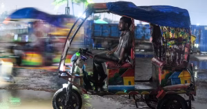 Bangladesh: appel à réguler les tuk-tuks électriques, en plein essor urbain