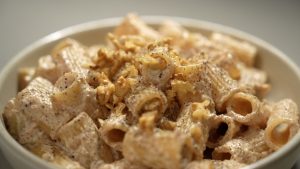 Rigatoni aux noix : un plat de saison simple et réconfortant - RTBF Actus