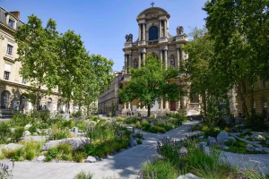 Dix ans après les attentats du 13 novembre 2015, Paris honore la mémoire des victimes