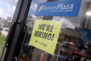 Aux États-Unis, les chiffres de l'emploi révèlent une économie incertaine