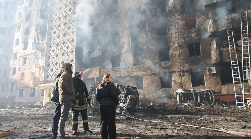 25 morts dans une frappe russe en Ukraine, échec des efforts diplomatiques de Zelensky