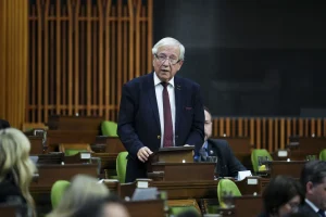 Quatre décennies aux Communes : le parcours du bloquiste Louis Plamondon