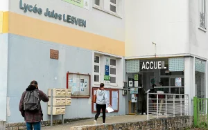 À Brest, un membre du personnel du lycée Jules-Lesven violemment agressé par un jeune homme