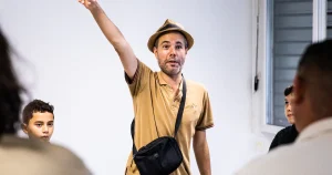 « À Sète, le théâtre s'invite pour toucher un public invisibilisé dans la cité de l'île de Thau »