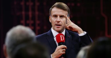 A Toulouse Macron présente sa stratégie pour un espace "devenu champ de bataille"