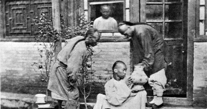 «A l’ombre d’une race» de Clément Fabre : les Chinois dévisagés par l’Occident