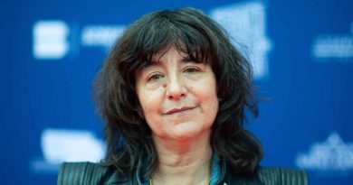 Romane Bohringer traitée de 'mémère' après un tapis rouge : son parcours de perte de 6 kilos en 4 semaines