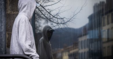 Adolescent blessé par balles à Grenoble : rencontre avec ces mineurs qui sont la proie des réseaux de drogue - ICI