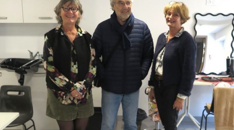 Ain. Pour « rompre l’isolement », ce village transforme sa mairie en salon de coiffure et salle de yoga